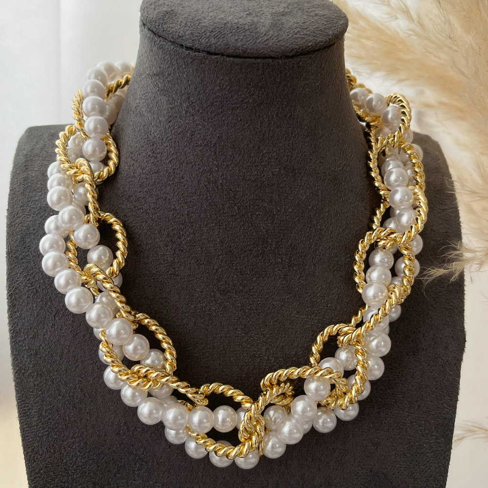 Chunky glass pearl twist necklace