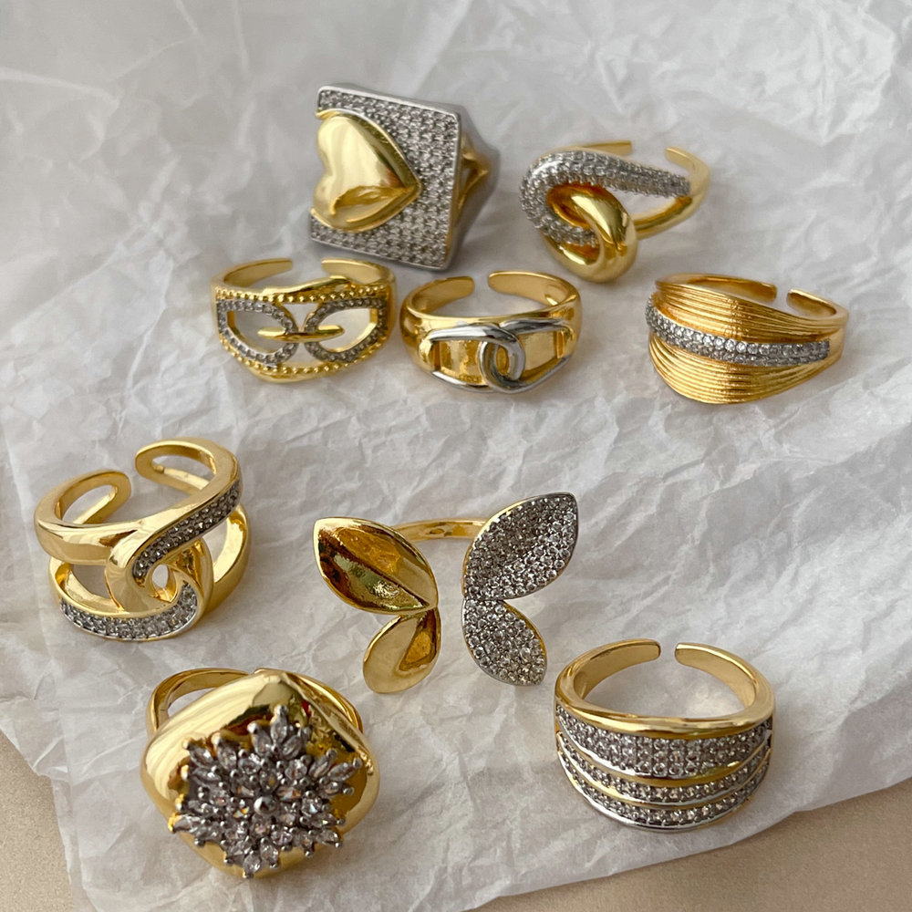 Pave zircon butterfly two tone ring