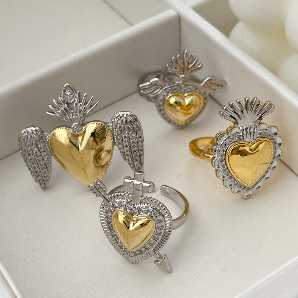 Two tone heart ring
