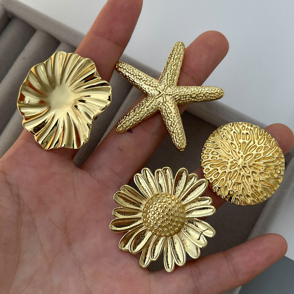 Chunky metal star ring