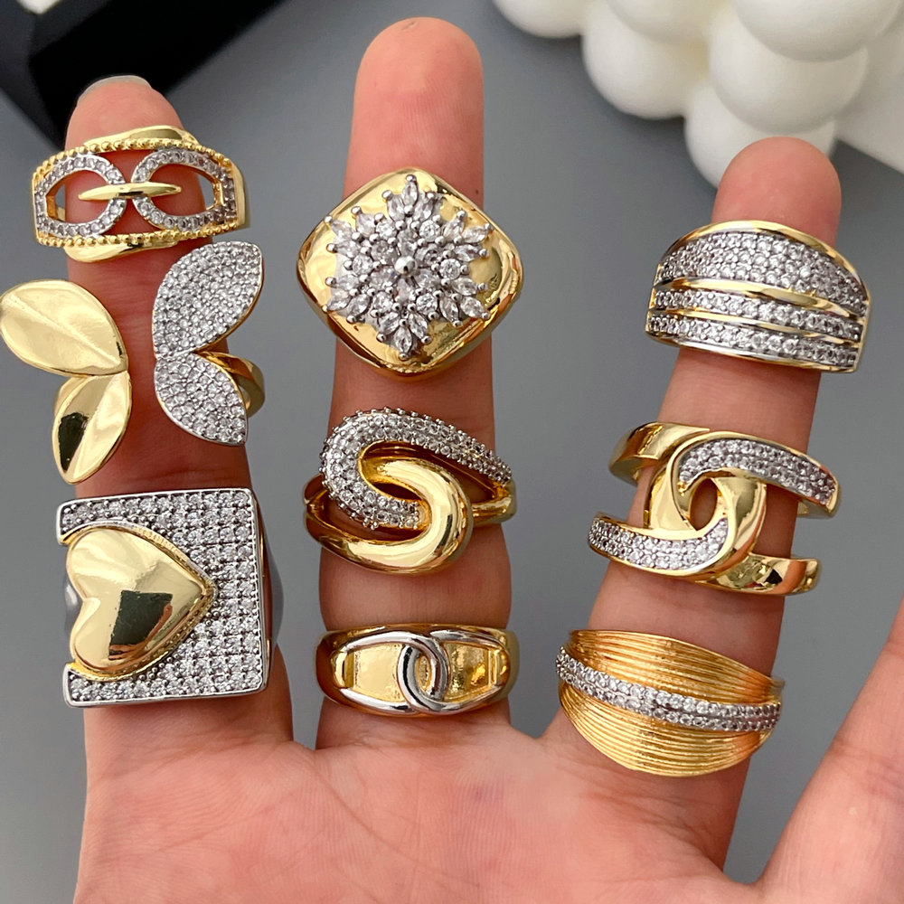 Pave zircon butterfly two tone ring