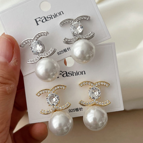 Channel pearl earrings