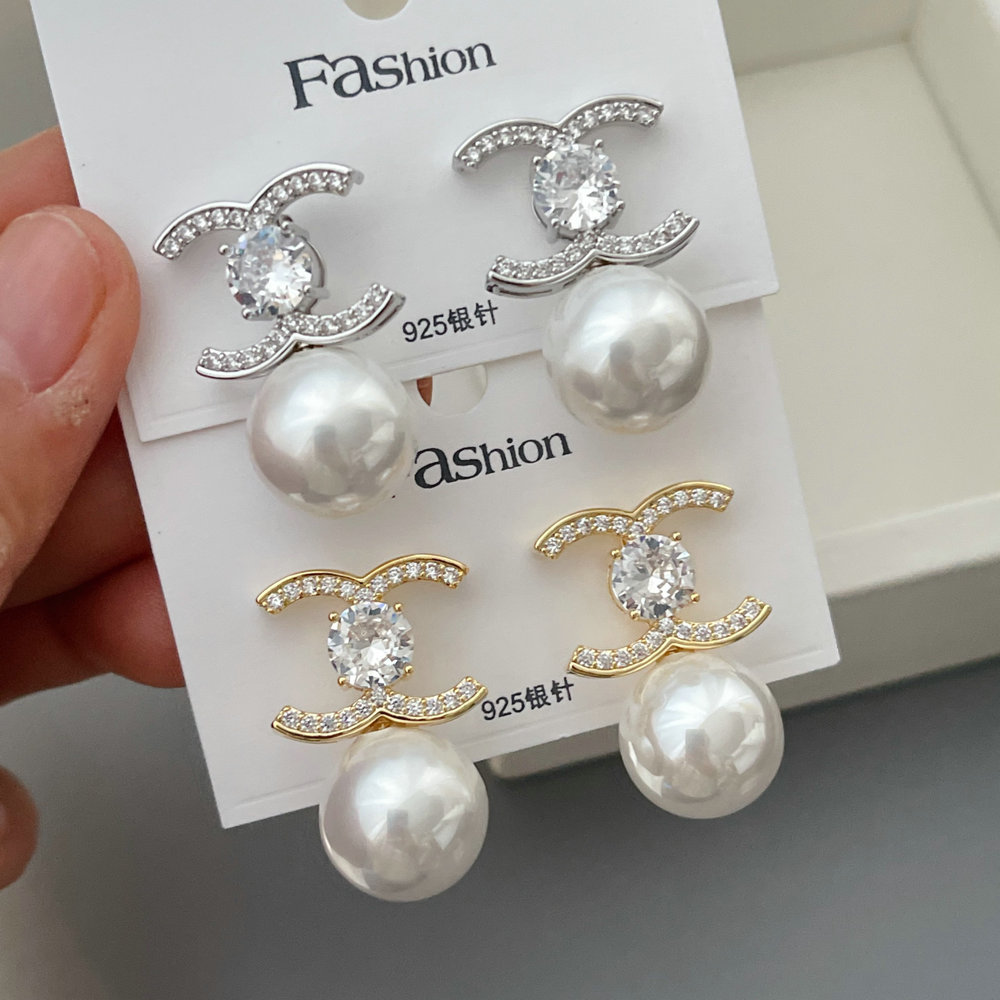 Channel pearl earrings