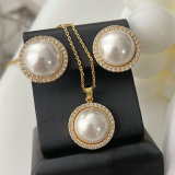 Set simple pearl jewelry