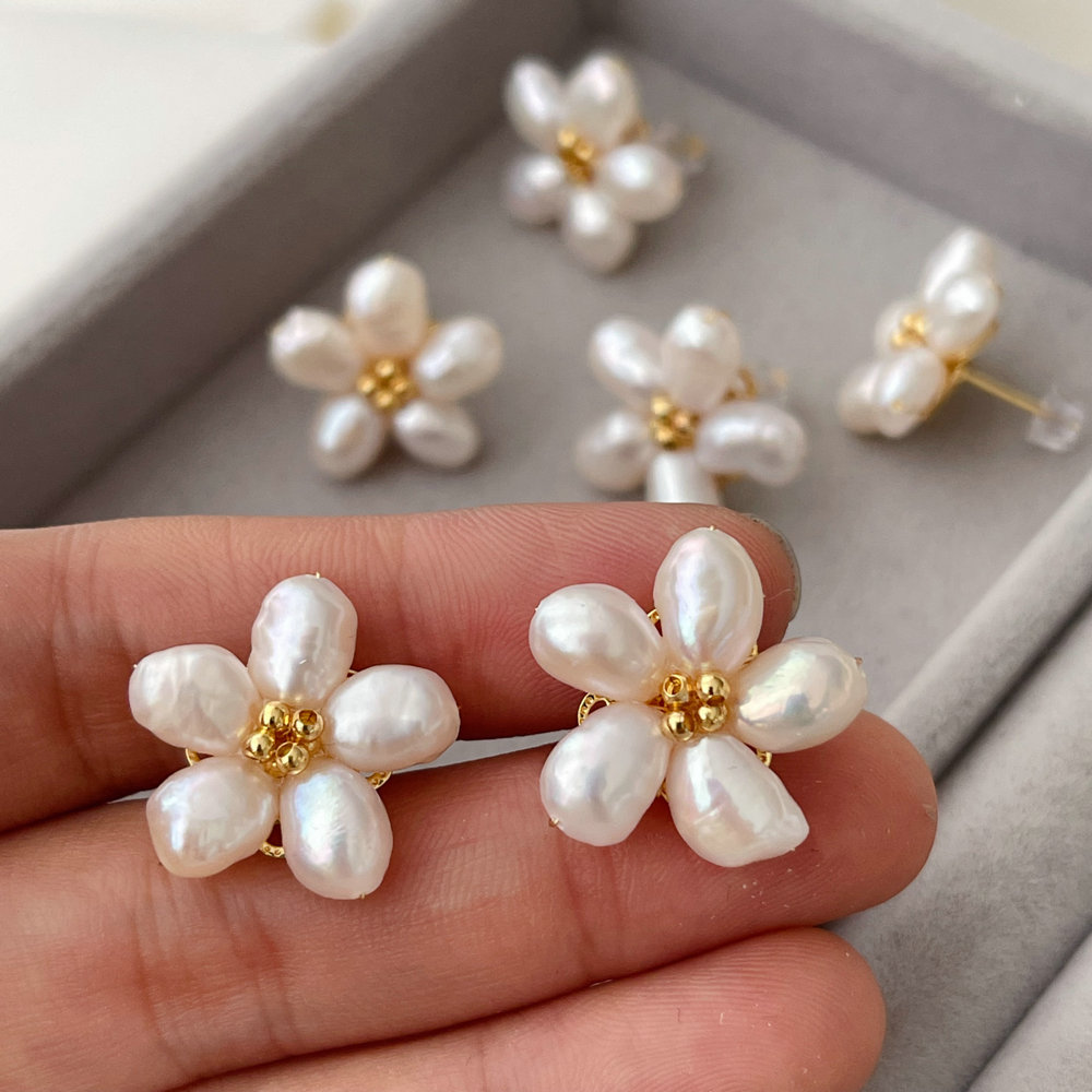 Fresh water pearl flower earrings
