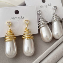 Teardrop pearl earrings