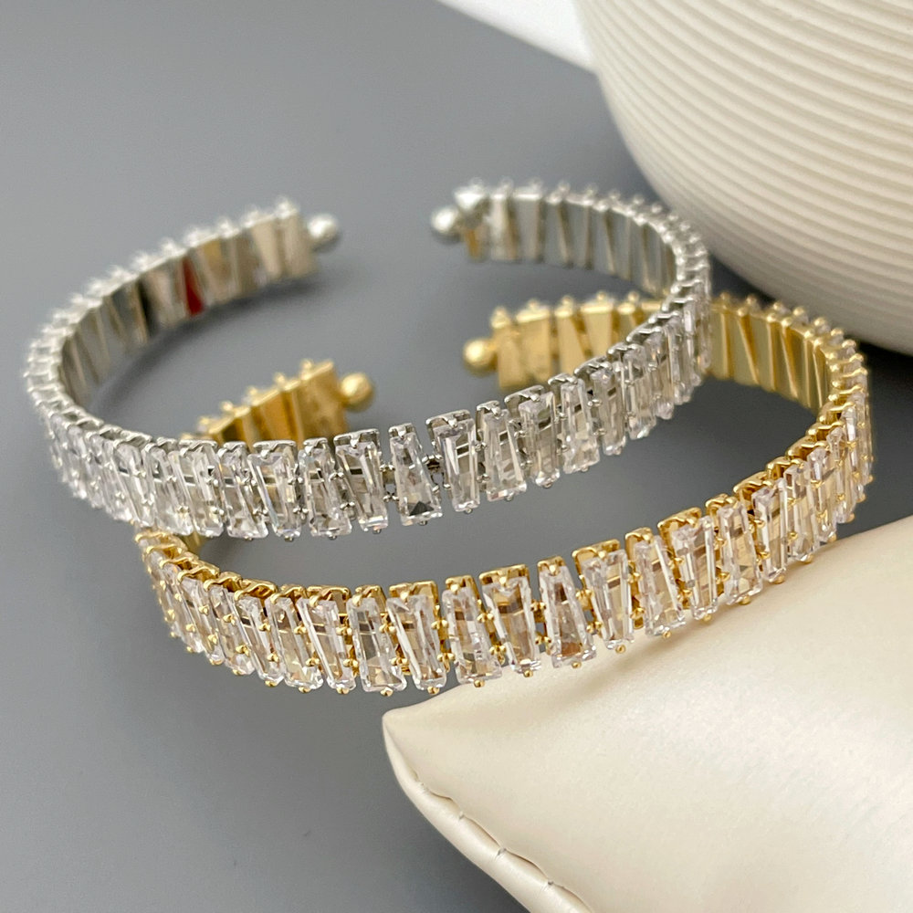 Pave zircon fashion bangle