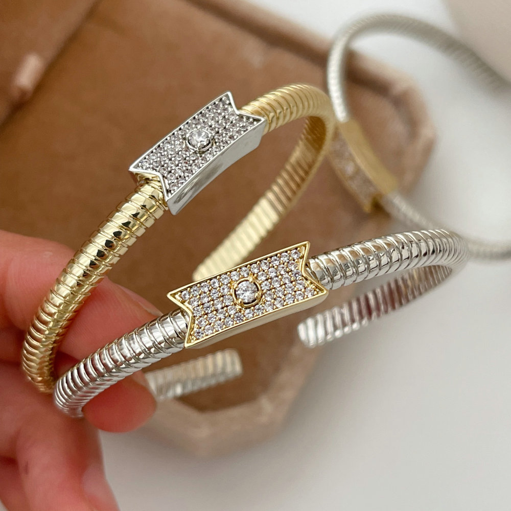 Pave bar bangle