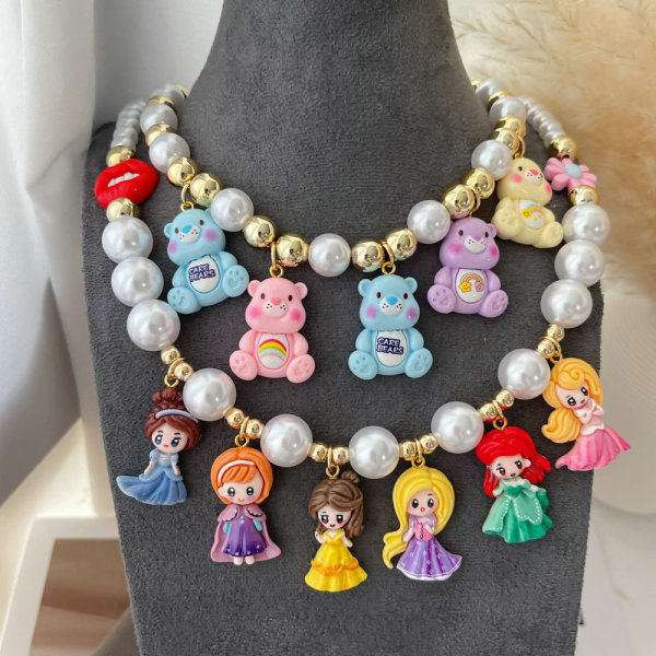 Cute charm plastic pearl necklace