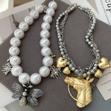 Hors pendant beaded necklace bee charm necklace