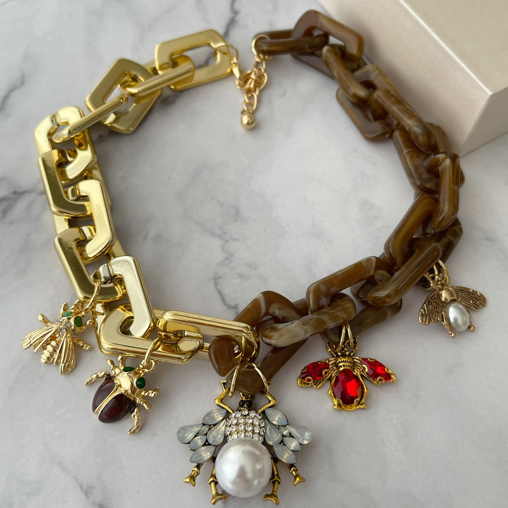 Chunky cuban chain bee charm necklace