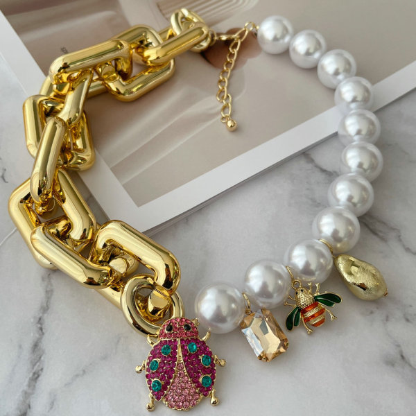 Cuban chain bee charm necklace