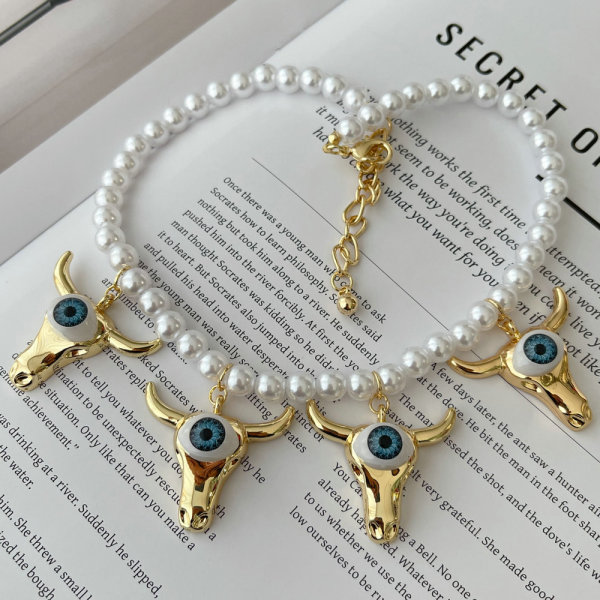 Horn pendant charm necklace