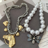 Hors pendant beaded necklace bee charm necklace