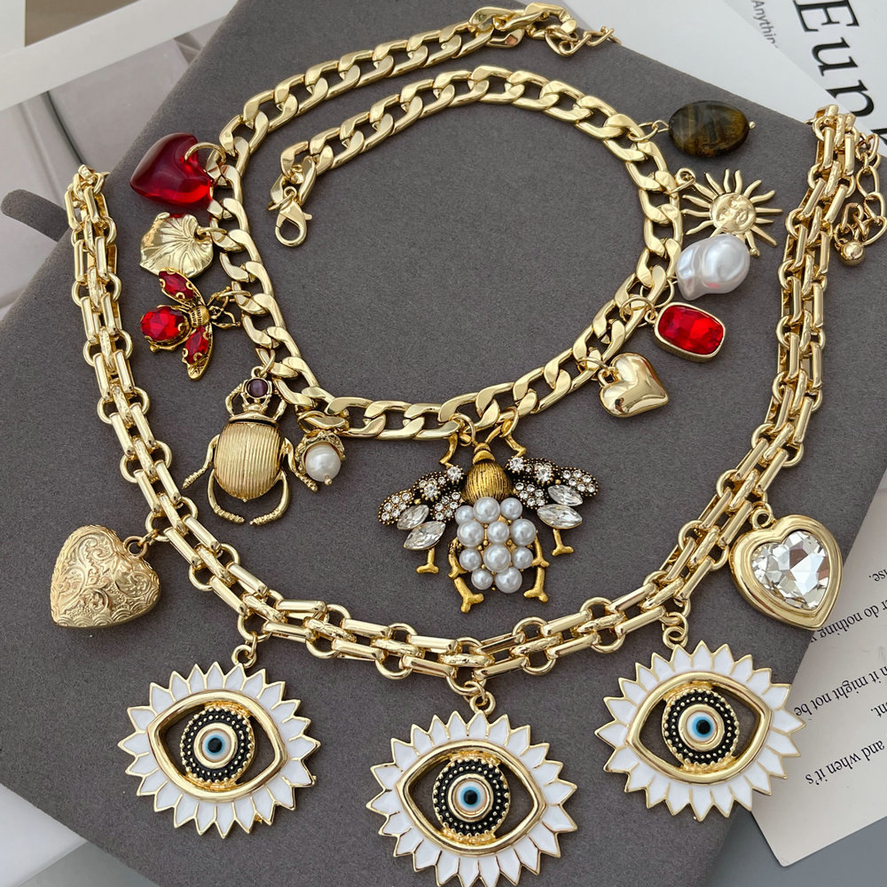 Cuban chain bee charm necklace