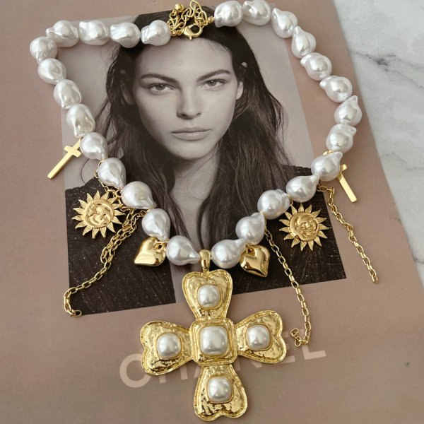 Big cross pendant pearl necklace