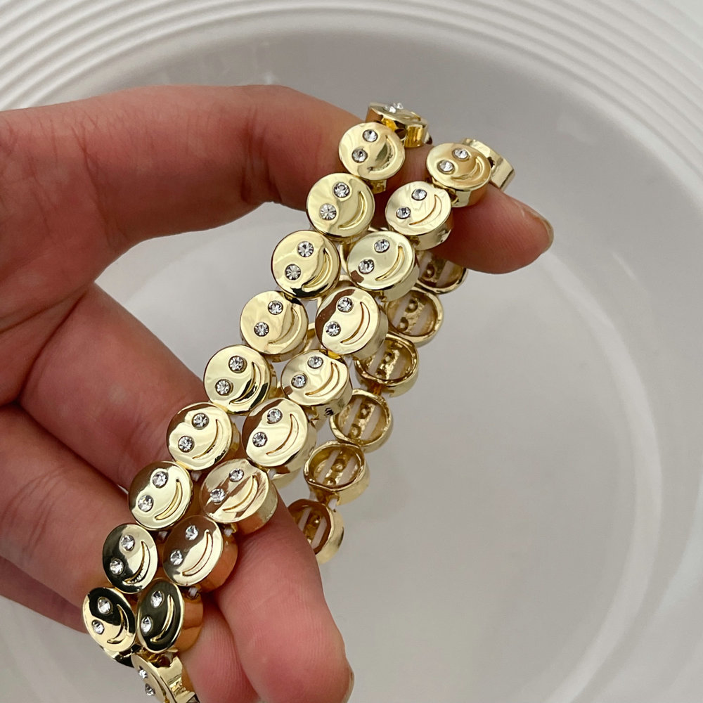 Elastic samile face charm bracelet