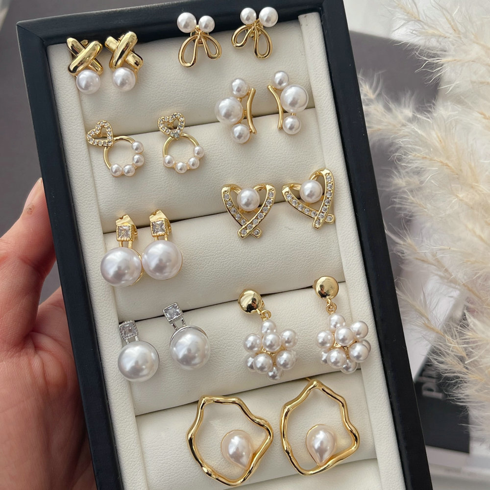 Simple pearl earrings