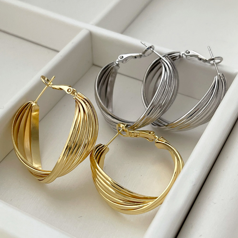 Metal twist earrings