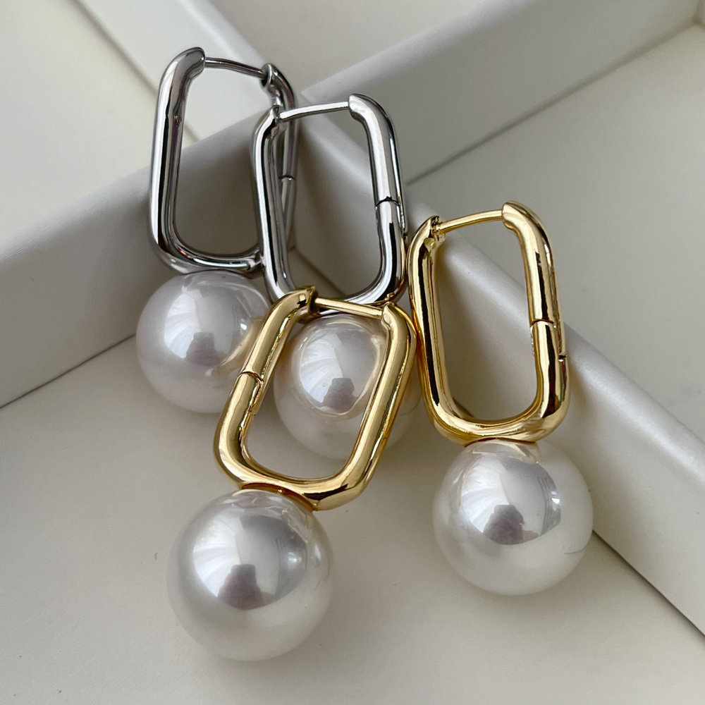 Pearl drop square earrings