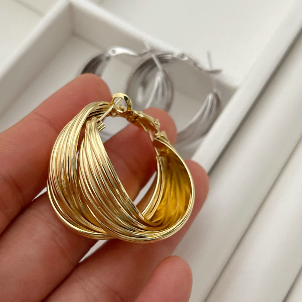 Metal twist earrings