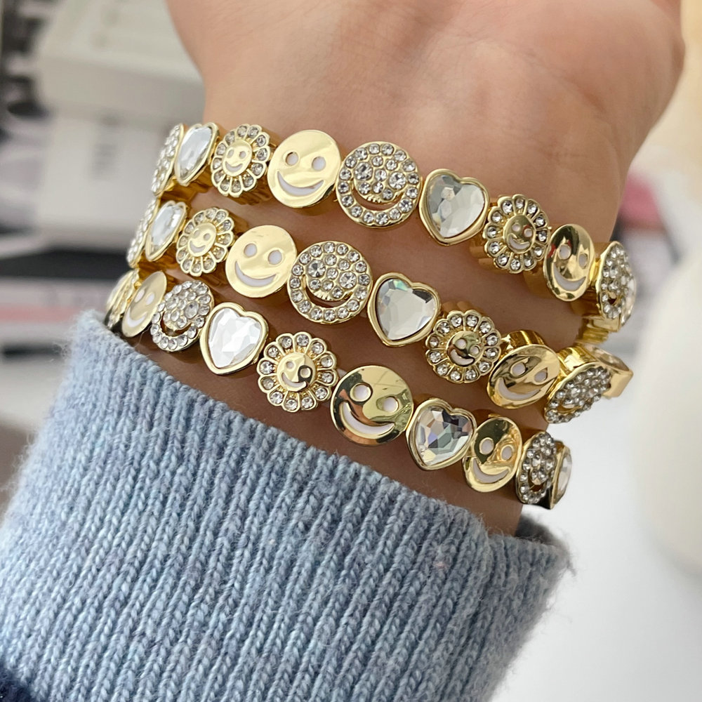Elastic smile charm bracelet