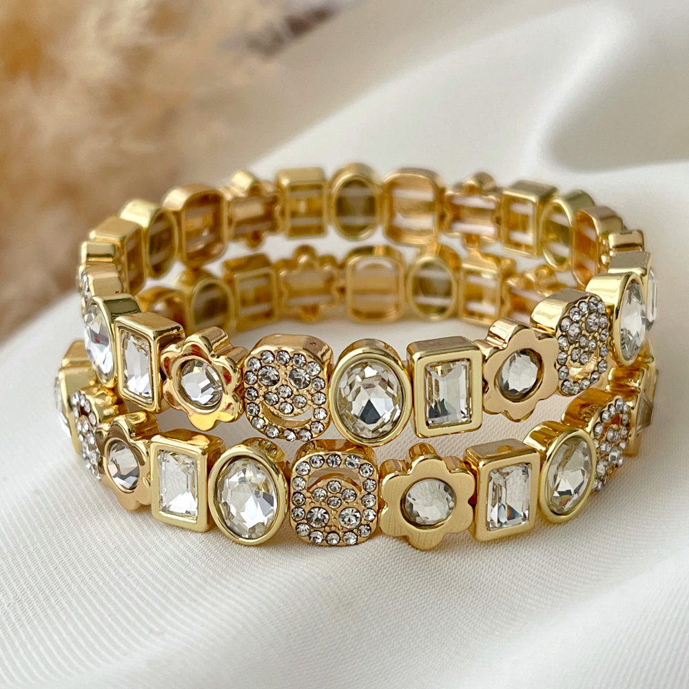 Elastic smile charm bracelet