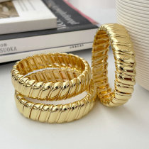 Elastic wave charm bracelet