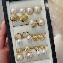 Simple pearl earrings