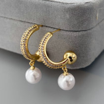 Simple pearl earrings