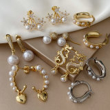 Fashion pearl earrings