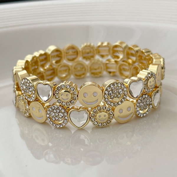 Elastic smile charm bracelet