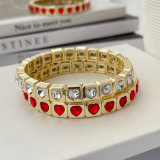Elastic heart charm bracelet