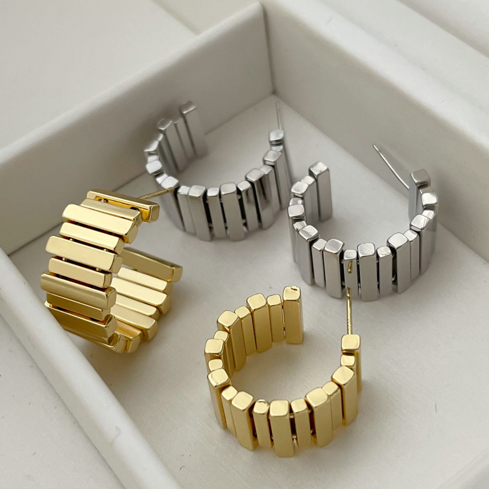 Metal fashion earrings