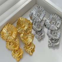 Metal chunky flower earrings