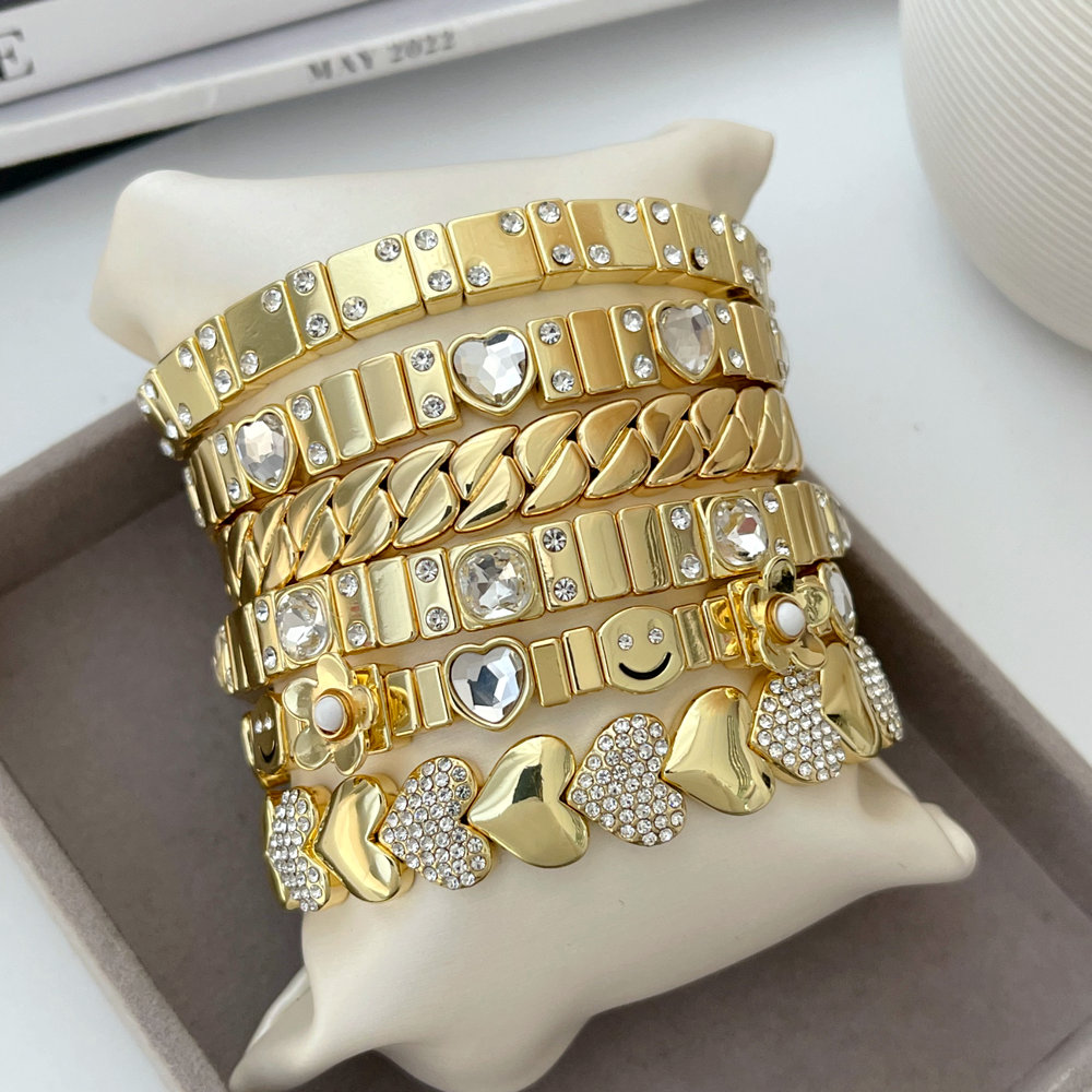 Elastic heart bracelet