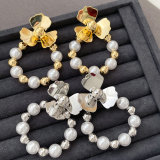 Flower pearl earrings