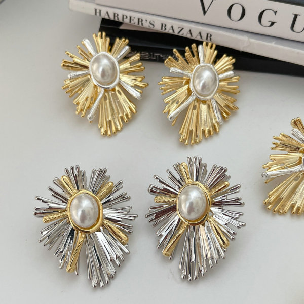 Fashion pearl flower earrings