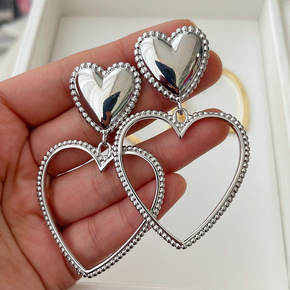 Metal pearl earrings