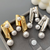 Fashion metal pearl earrings