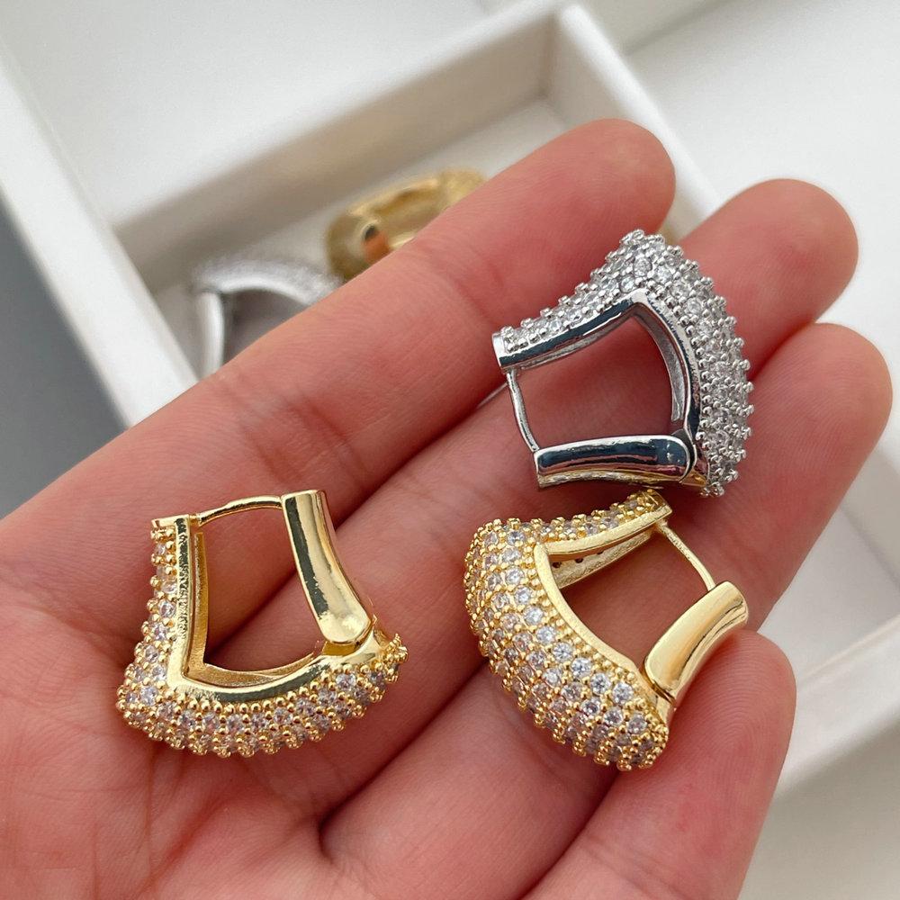 Pave zircon u hoop