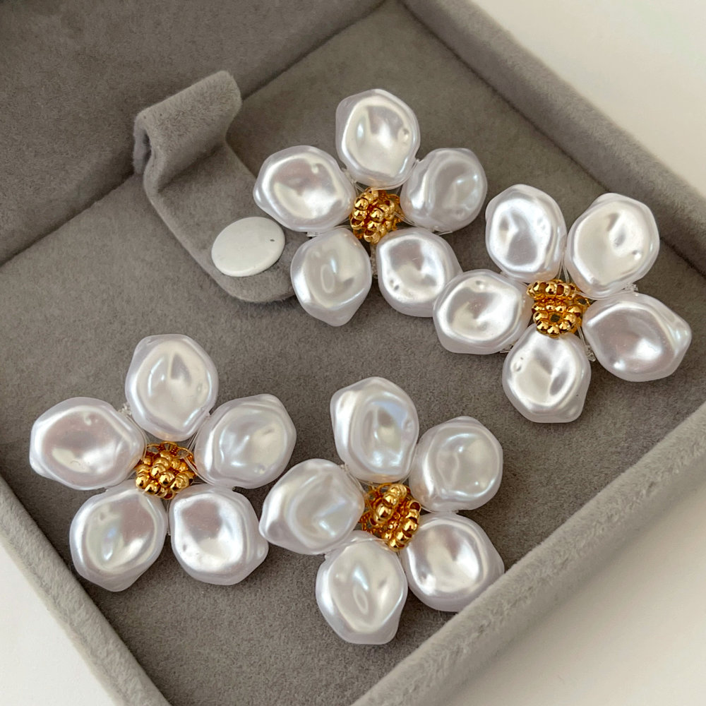 Glass pearl flower earrings