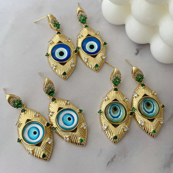 Eye earrings