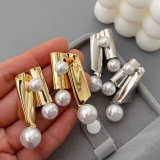 Fashion metal pearl earrings