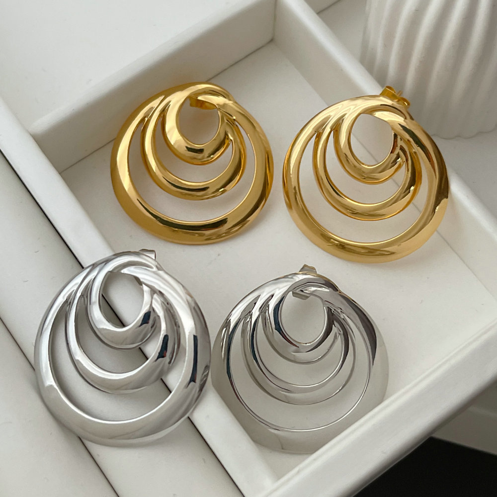 Metal circle earrings