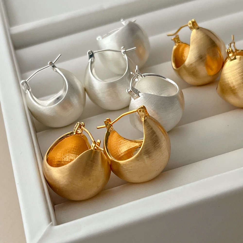 Metal teardrop earrings