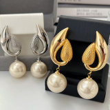 Fashion pearl drop earrings
