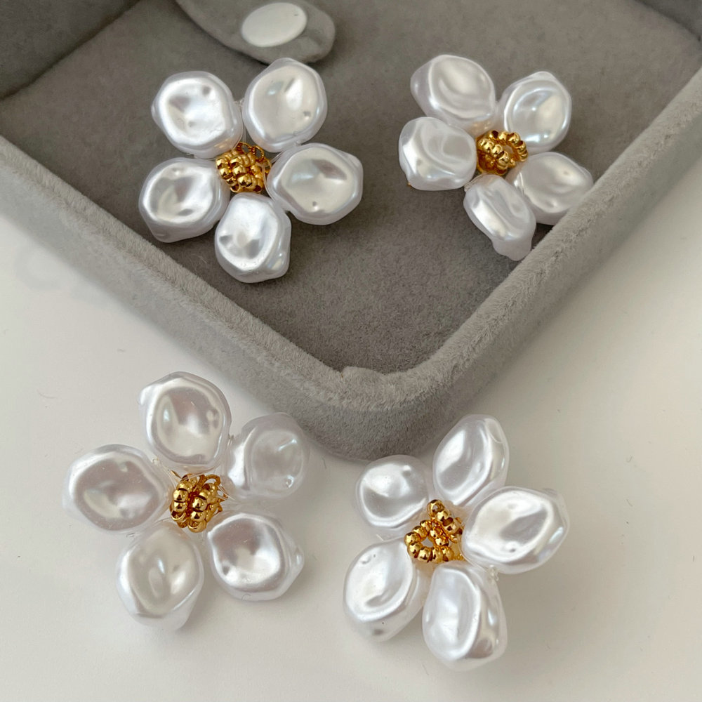 Glass pearl flower earrings