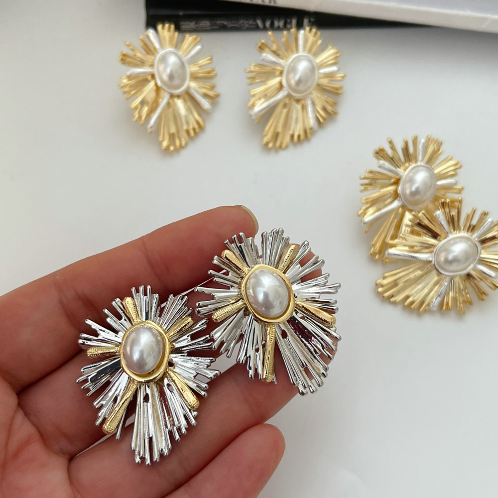 Fashion pearl flower earrings