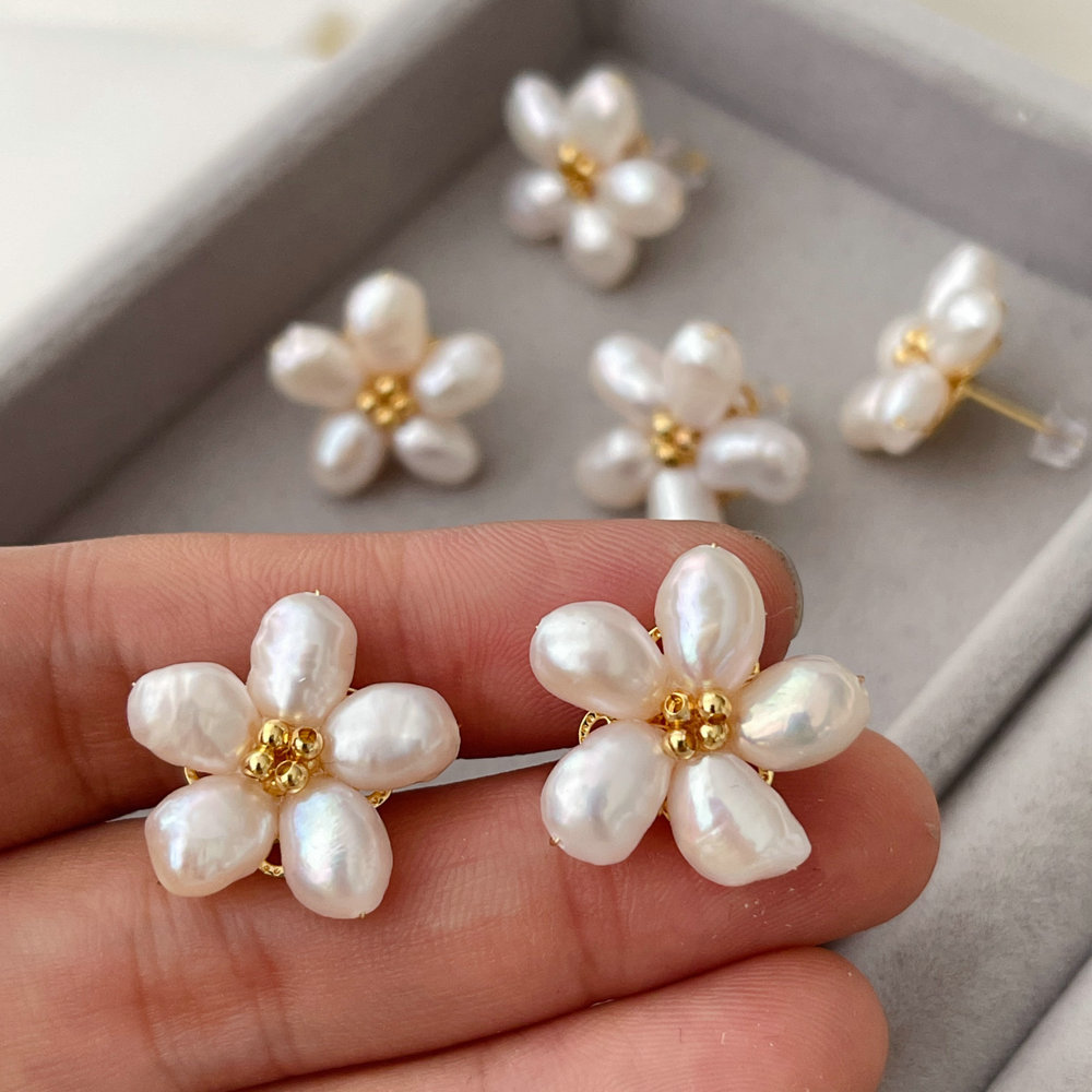 Fresh water pearl flower earrings